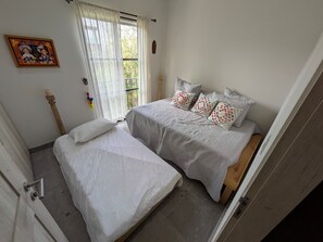 Departamento Deluxe, patio, vista al jardín | Tabla de planchar con plancha y wifi gratis 