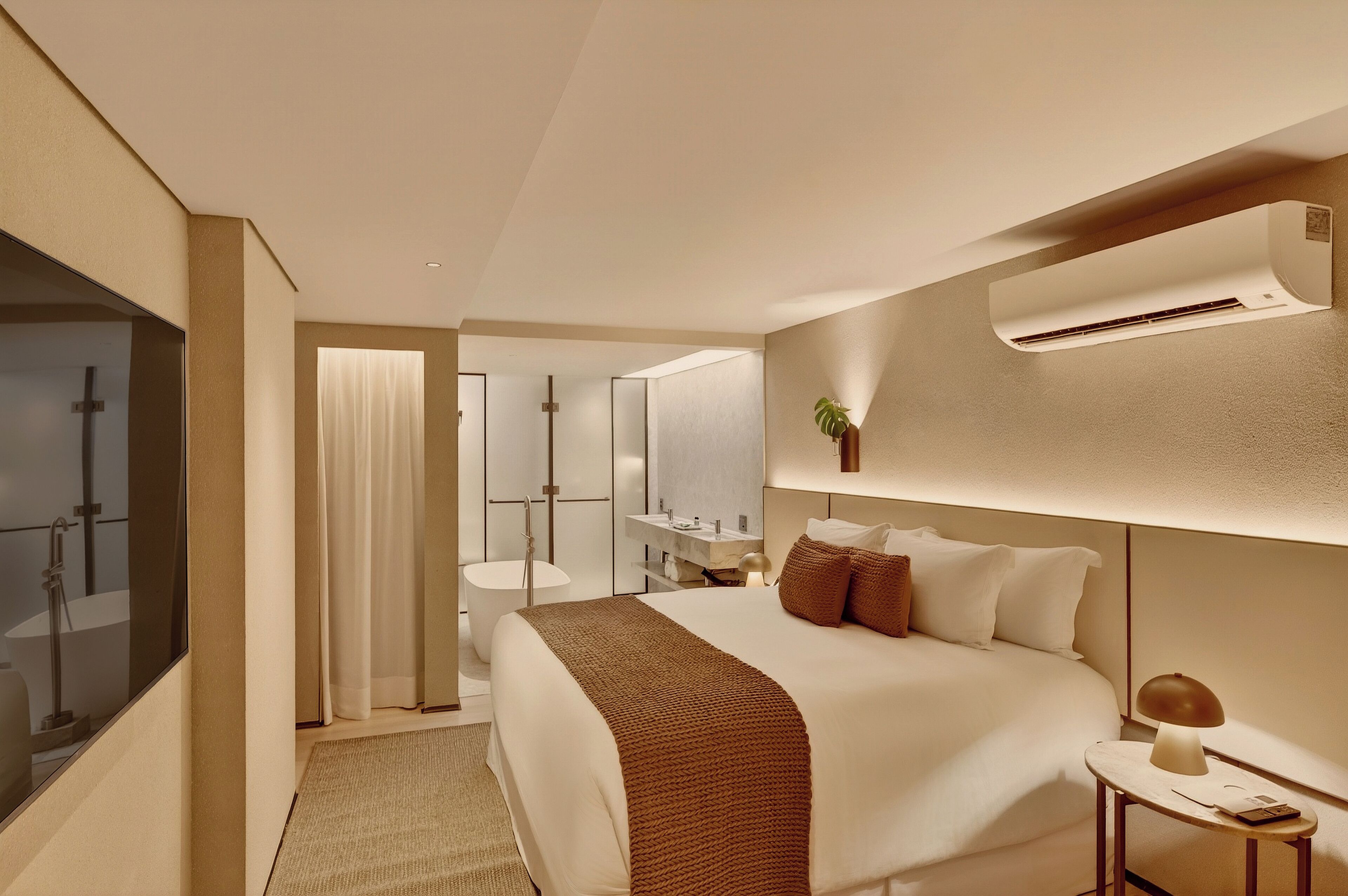 Premium Double Room, 1 King Bed, Bathtub | Egyptian cotton sheets, premium bedding, pillowtop beds, in-room safe