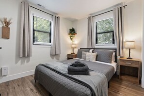 Desk, iron/ironing board, free WiFi, bed sheets - Salt Lake Cabana | Hot Tub + Gated Parking (South Salt Lake)