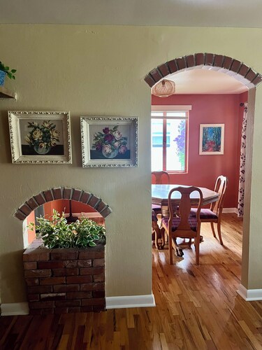 Little Brick House - Charming pet friendly ranch-style with fenced backyard