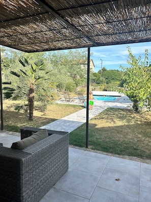 Terrace/patio - Gîte 9 persons - South Ardèche! Swimming-pool-air-conditioning River on foot! (Berrias-et-Casteljau)