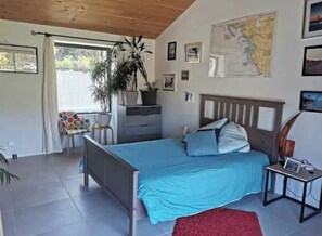 1 bedroom, WiFi, bed sheets - Charming little house in the countryside (La Garnache)