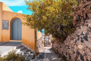 Property grounds - Blue Soul Luxury Villa (Exo Gonia)