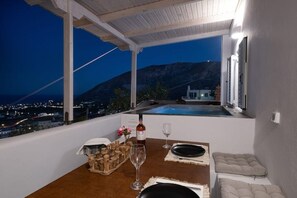 Outdoor dining - Blue Soul Luxury Villa (Exo Gonia)