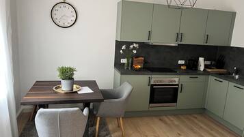 Kühlschrank, Ofen, Herdplatte, Geschirrspüler