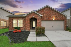 Exterior - Monthly & Weekly Discounts ▪ Near Airport ▪ Garage ▪ Full Kitchen ▪ Spring Klein (Spring)