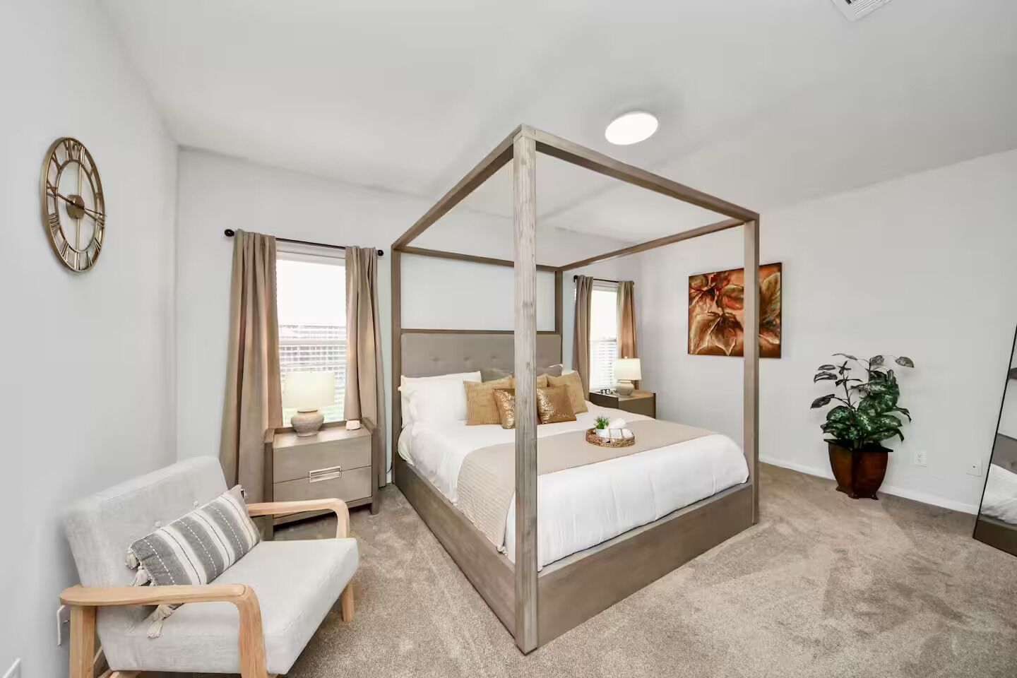 4 slaapkamers, een bureau, een strijkplank/strijkijzer, gratis wifi