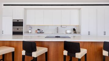 Cobertura, 2 quartos (+ den) | Área de estar | Smart TV 65 polegadas com canais digitais