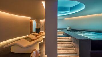 Salas para tratamentos a dois, sauna seca, banheira de hidromassagem