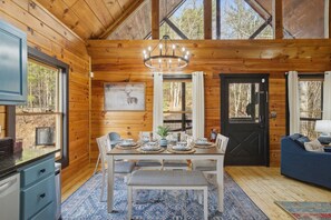 Dining - Near Gatlinburg•Hot Tub•Sauna•Pool Table•Dollywood (Sevierville)