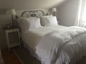 1 bedroom, iron/ironing board, Internet, bed sheets - Urban Loft Retreat in Wedgewood-Houston (Nashville)