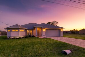 Exterior - Heated Saltwater Pool - Southern Exposure - BBQ (Cape Coral)