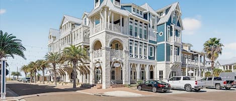 Apartment (2 Bedrooms) | Front of property