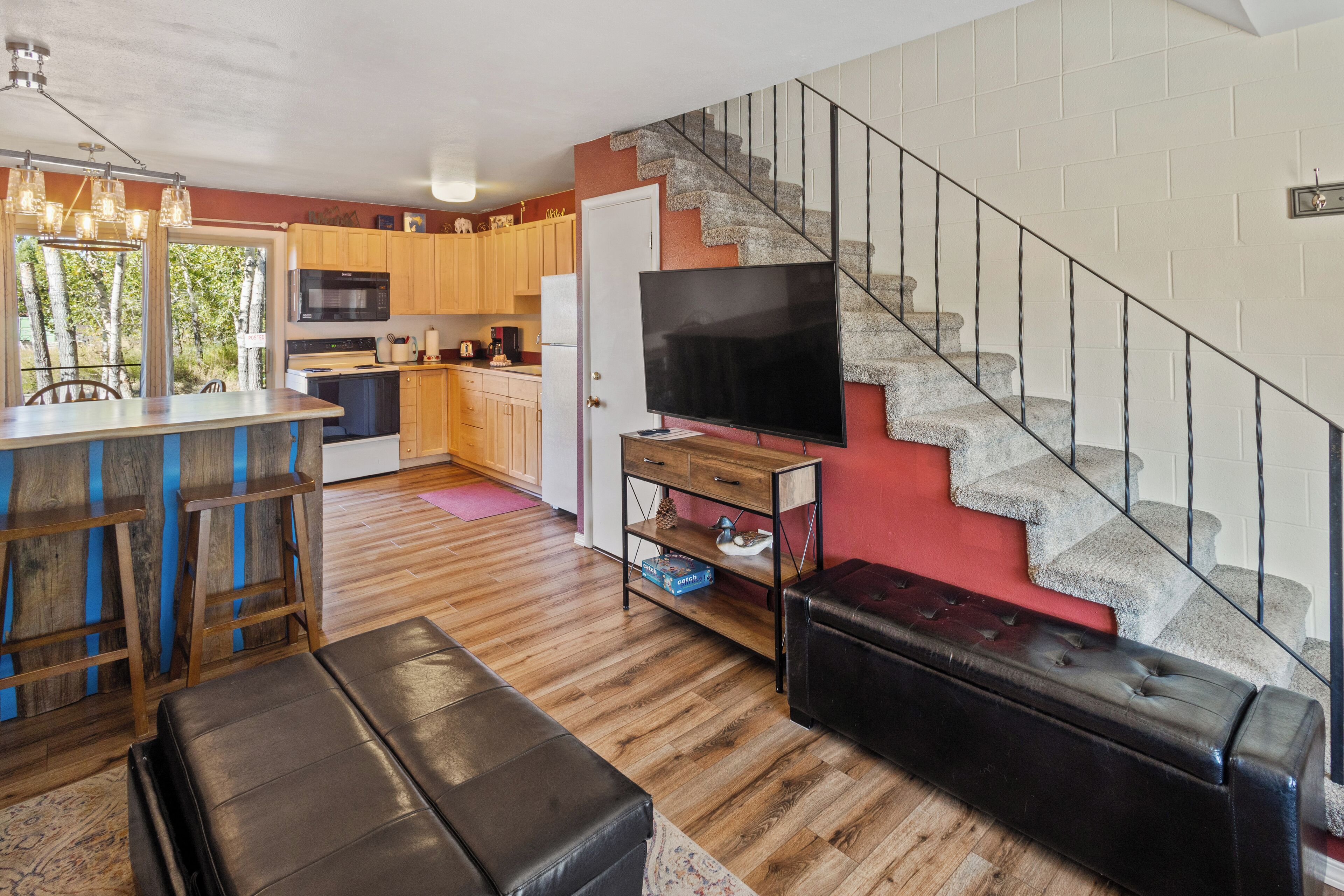 Smart TV, fireplace