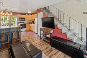 Smart TV y chimenea 