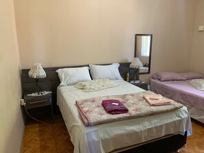 Ferros/tábuas de passar roupa, Wi-Fi, roupa de cama