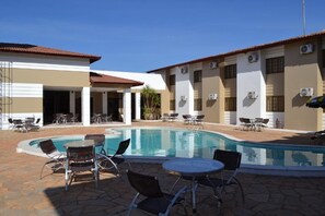 Outdoor pool - Hotel Solar Rio de Pedras (Luís Eduardo Magalhães)