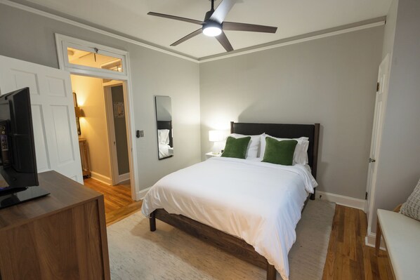3 bedrooms, desk, iron/ironing board, travel cot