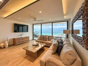 TV - Stunning 3rd Floor Beachfront Condo (Puerto Peñasco)