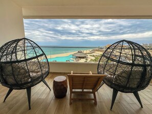 Property grounds - Stunning 3rd Floor Beachfront Condo (Puerto Peñasco)