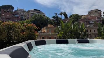 Bain à remous extérieur