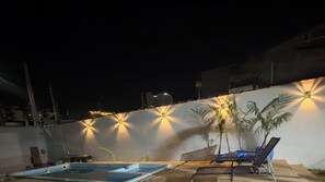 Tina de hidromasaje al aire libre