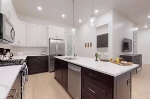 Private kitchen - Poolside @ Bloomington Country Club -Dog Friendly (St. George)