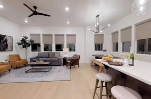 Living area - Poolside @ Bloomington Country Club -Dog Friendly (St. George)