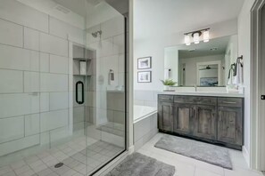 Shower, hair dryer, towels, soap - Golden Gem of StG w/Pool Private HotTub + Fire Pit (Washington)