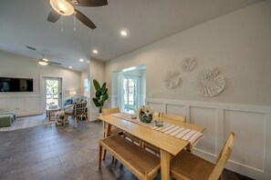 Dining - Remodeled - Matlacha - Quiet - Gulf Access Canal (Matlacha)