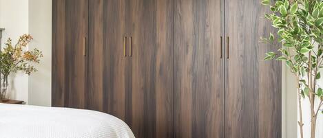 熨斗/熨衫板、Wi-Fi、床單