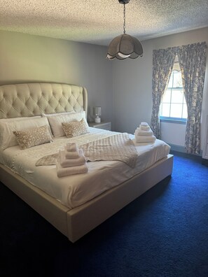 4 dormitorios, tabla de planchar con plancha, wifi y ropa de cama