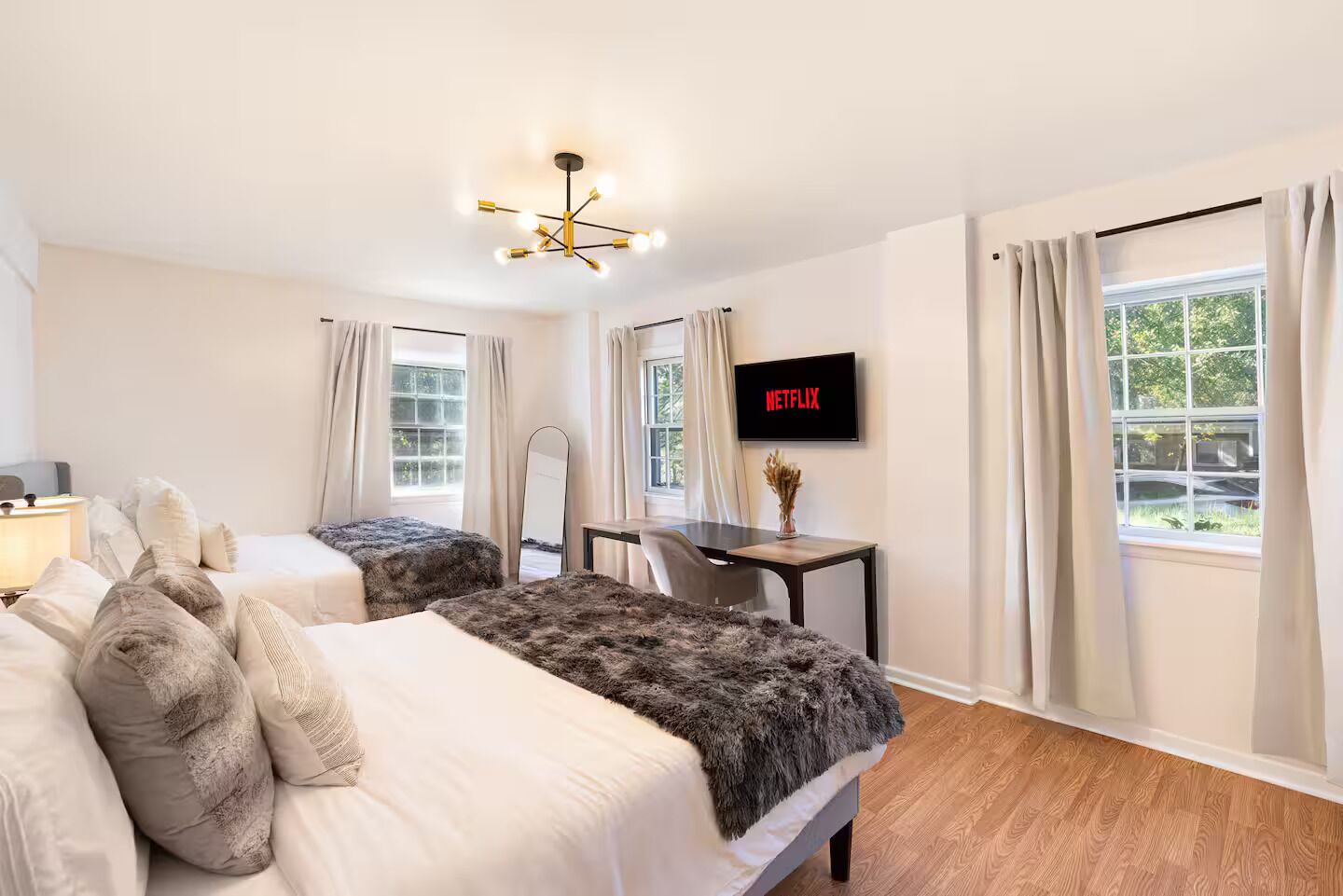 Iron/ironing board, WiFi, bed sheets