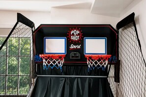 Interior - Walk to UVA, Hospital, 4 BDR, Game Room (Charlottesville)