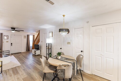 CasaOasis Elegance Decatur Home