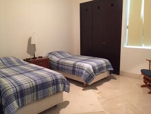 3 dormitorios, tabla de planchar con plancha, wifi gratis y ropa de cama