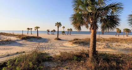 Luxury Romantic 2BR Beachfront Condo w/ Jet Tub, Ocean View Balcony on Boardwalk