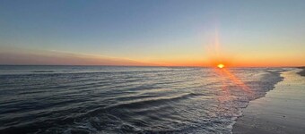 Coco cabana  1-bedroom studio on canal with kayacks &walking distance to beach,