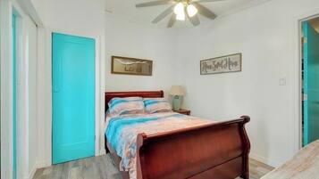 1 bedroom, bed sheets