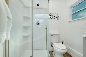 Shower, towels, toilet paper - Coco cabana 1-bedroom studio on canal with kayacks &walking distance to beach, (Port Charlotte)