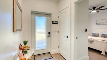 3 soverom, strykejern/-brett, wi-fi og sengetøy