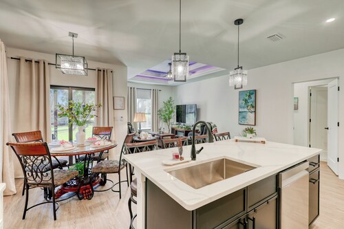 Gorgeous 3-bedroom house with  beautiful  view on the canal in Rotonda West FL