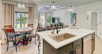 Gorgeous 3-bedroom house with beautiful view on the canal in Rotonda West FL