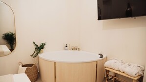 Unclassified image, 2 of 35, button - OAZA Romance Suite with Jacuzzi | Catania (Catania)