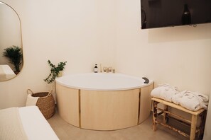 Spa - OAZA Romance Suite with Jacuzzi | Catania (Catania)