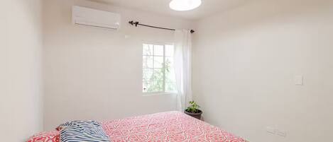 3 bedrooms, iron/ironing board, Internet