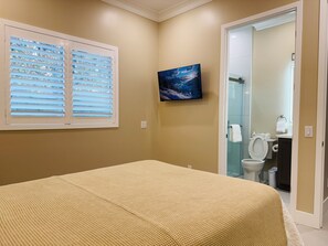 2 bedrooms, iron/ironing board, free WiFi, bed sheets - Brand New Guest House -Family Friendly/near Disneyland, Beach, Airport, & Parks (Santa Ana)