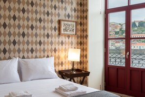 3 bedrooms, iron/ironing board, Internet, bed sheets - Riverfront Heritage House (Vila Nova de Gaia)