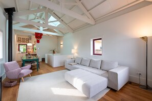 TV - Riverfront Heritage House (Vila Nova de Gaia)