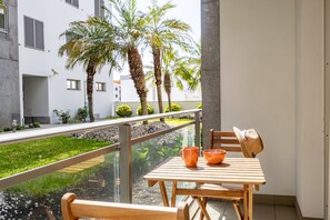 Outdoor dining - Secret Stay Funchal Center (Funchal)